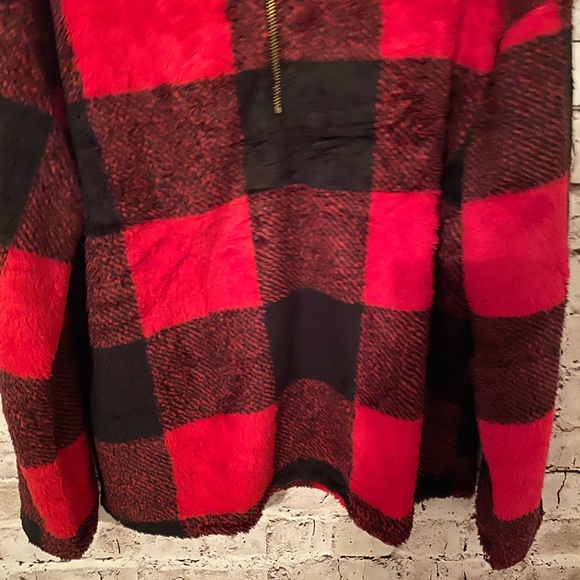Cozy soft plaid pull over - Picture 8 of 11